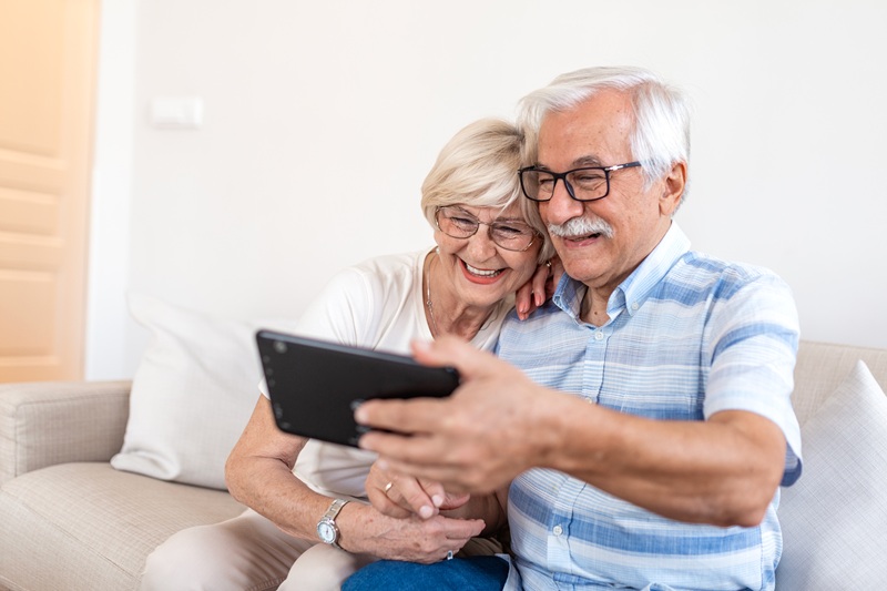 Comment toucher la cible des seniors sur le web : 5 clés indispensables pour une communication gagnante